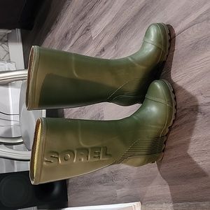 Sorel wedge rain boots size 11